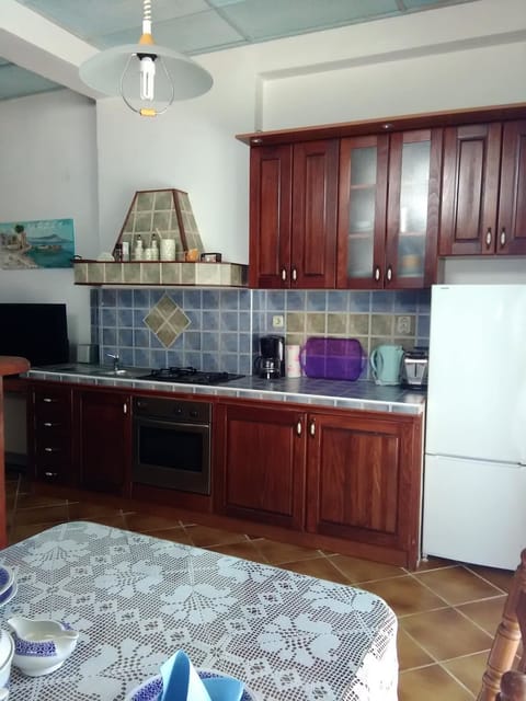 Apartment, Sea View (1) | Private kitchen | Full-size fridge, oven, stovetop, electric kettle