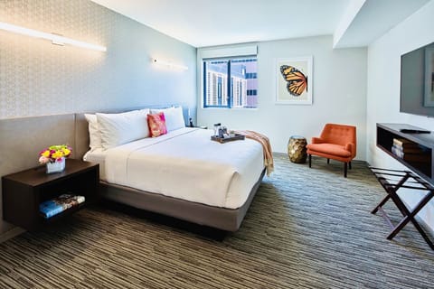 Premium Room, 1 King Bed | Premium bedding, pillowtop beds, in-room safe, individually decorated