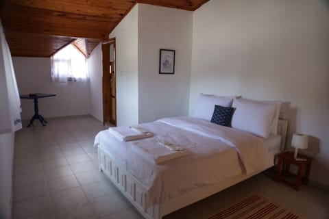 Standard Triple Room | Desk, soundproofing, free WiFi, bed sheets