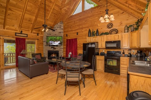 Cabin, Multiple Beds, Hot Tub, Mountain View | Private kitchen | Fridge, microwave, oven, stovetop