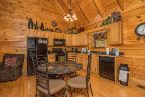 Cabin, Multiple Beds, Hot Tub, Mountain View | Private kitchen | Fridge, microwave, oven, stovetop