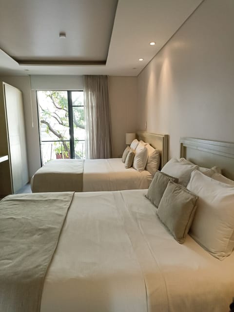 Standard Room, 2 Queen Beds | Premium bedding, minibar, in-room safe, desk