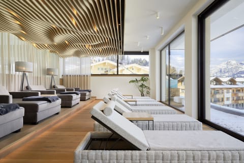 Couples treatment rooms, sauna, hot tub, steam room, body treatments