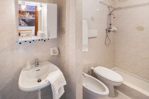 Standard Double or Twin Room | Bathroom | Shower, free toiletries, hair dryer, slippers