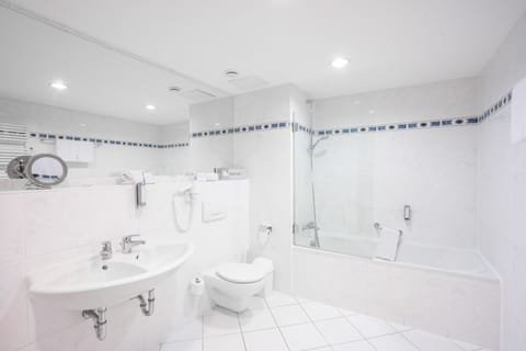 Free toiletries, hair dryer, bathrobes, towels