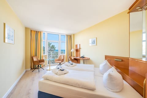 Comfort Double Room, Sea View | Hypo-allergenic bedding, minibar, in-room safe, desk