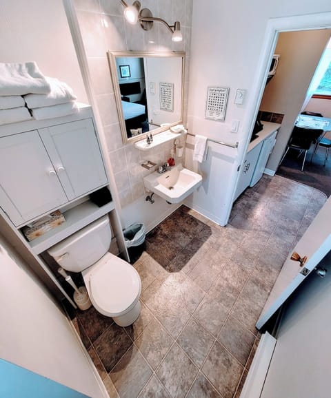 Executive Suite | Bathroom | Designer toiletries, hair dryer, towels, soap