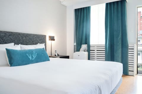 Room, 1 King Bed, Garden View | Premium bedding, pillowtop beds, in-room safe, individually furnished