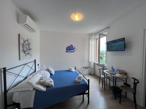 Economy Double Room | In-room safe, desk, free WiFi, bed sheets