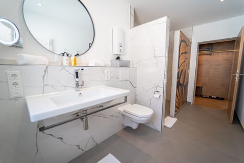 Panoramic Studio Suite | Bathroom | Eco-friendly toiletries, hair dryer, towels, soap