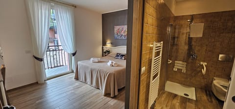 Superior Room | Bathroom | Free toiletries, hair dryer, slippers, bidet