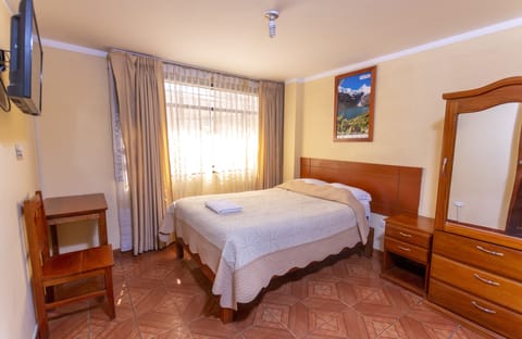 Comfort Room, 1 Large Twin Bed (Deluxe Tamia) | Laptop workspace, free WiFi, bed sheets