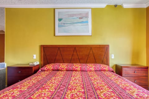 Premium Room, 1 King Bed | Desk, iron/ironing board, free WiFi, bed sheets