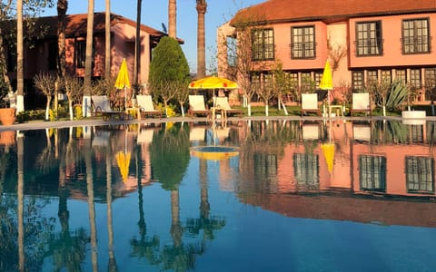 Seasonal outdoor pool, pool umbrellas, sun loungers