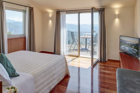 Deluxe Double Room, Terrace, Sea View | Premium bedding, minibar, blackout drapes, soundproofing