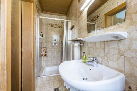 Double or Twin Room | Bathroom | Hair dryer, towels, toilet paper
