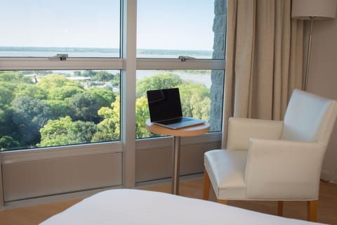 Premium Double Room | Minibar, in-room safe, blackout drapes, soundproofing