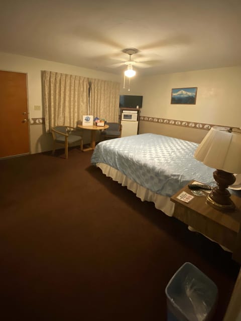 Standard Single Room, 1 Queen Bed | Free WiFi, bed sheets