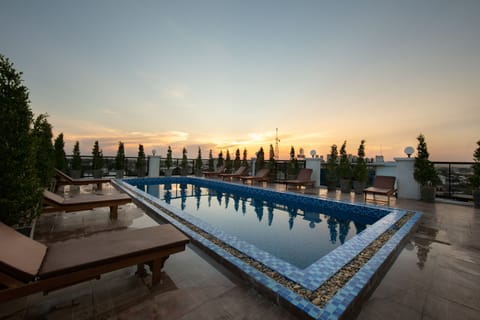 Outdoor pool, sun loungers