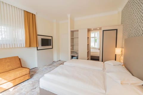 Premium Room, 1 King Bed with Sofa bed | Hypo-allergenic bedding, minibar, desk, laptop workspace