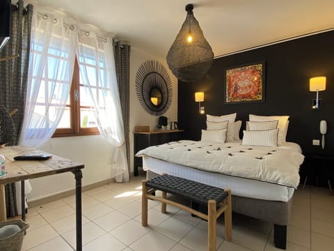 Double Room (Les Launes 5) | Premium bedding, individually decorated, individually furnished, desk