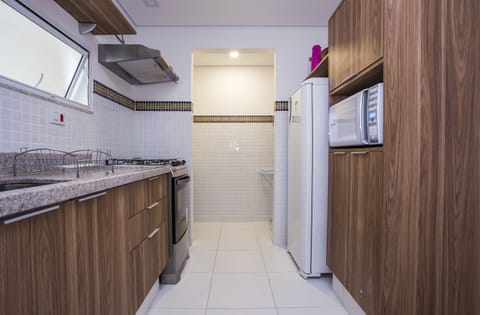 Premium Apartment | Private kitchen | Fridge, microwave, oven, cookware/dishes/utensils