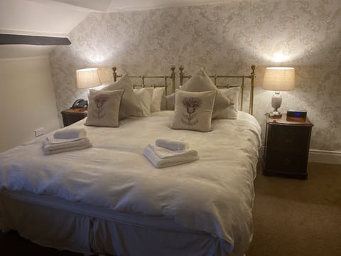 Luxury Double or Twin Room | Iron/ironing board, free WiFi, bed sheets