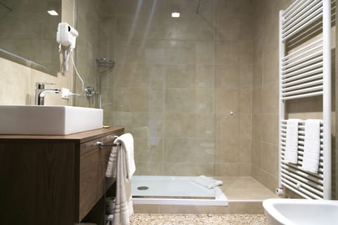 Superior Room | Minibar, in-room safe, desk, cribs/infant beds