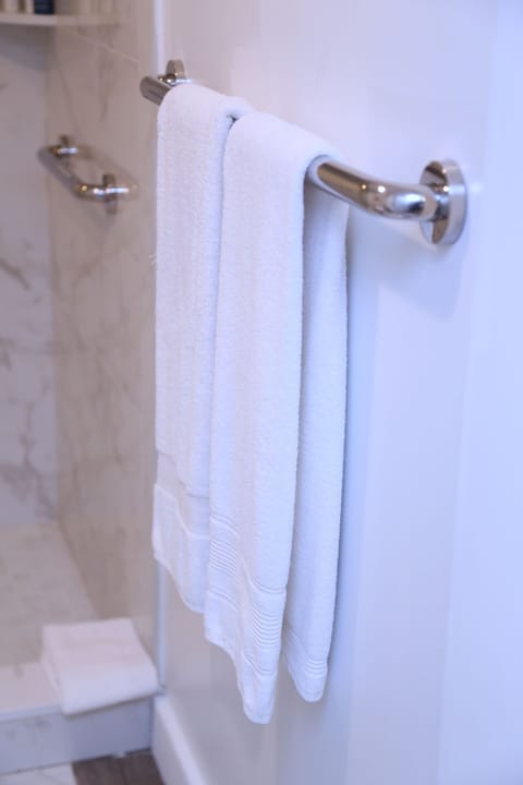 Standard Room | Bathroom | Bathrobes, slippers, towels