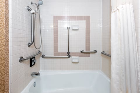 Standard Room, 1 King Bed | Bathroom | Eco-friendly toiletries, hair dryer, towels, soap