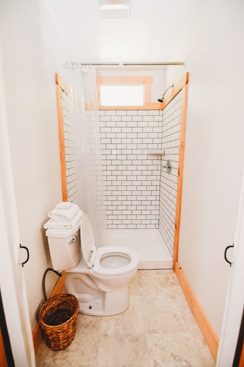 Adjoining Cabin | Bathroom | Towels, soap, shampoo, toilet paper