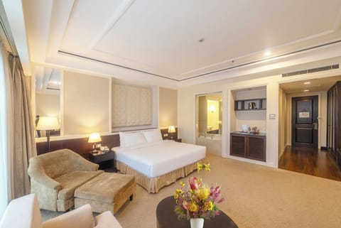 Junior Suite | Premium bedding, minibar, in-room safe, desk