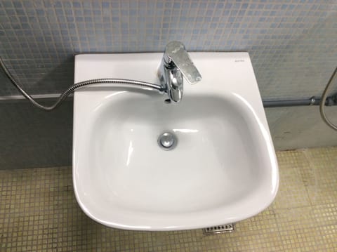 Bathroom sink