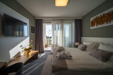 Deluxe Double Room, Sea View | Premium bedding, minibar, in-room safe, individually decorated