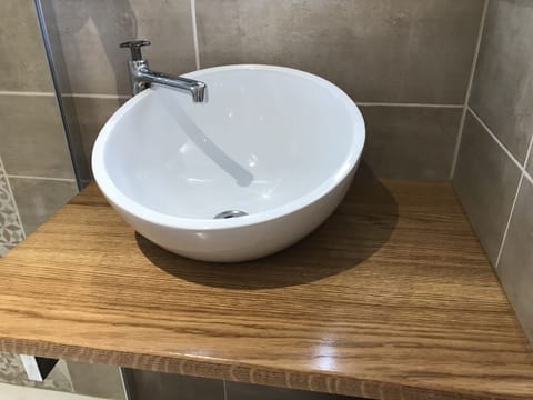 Standard Double Room | Bathroom sink