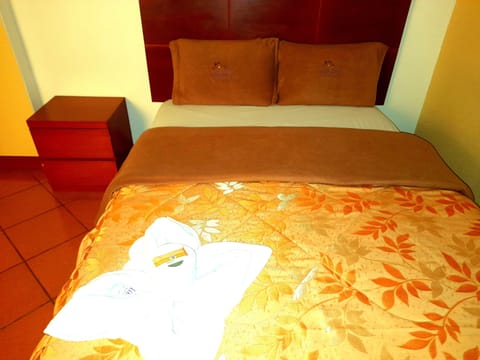 Romantic Double Room | Down comforters, desk, free WiFi, bed sheets