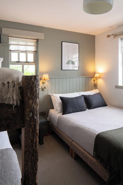 Family Room | Free WiFi, bed sheets