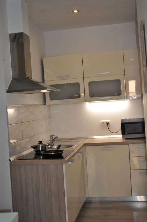 Apartment, 2 Bedrooms | Private kitchen | Fridge, microwave, oven, stovetop