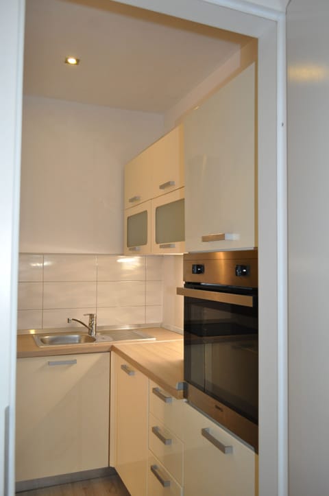 Apartment, 2 Bedrooms | Private kitchen | Fridge, microwave, oven, stovetop