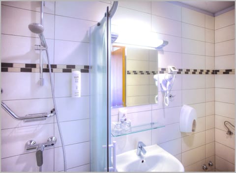 Double Room, Balcony | Bathroom | Shower, hair dryer, towels, soap