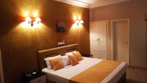 Superior Double Room | Laptop workspace, blackout drapes, free WiFi, bed sheets