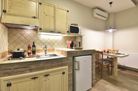 Premium Studio, 1 Queen Bed, Balcony, Garden Area | Private kitchen | Full-size fridge, microwave, stovetop, espresso maker