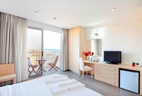 Double Room, Sea View | In-room safe, desk, blackout drapes, soundproofing