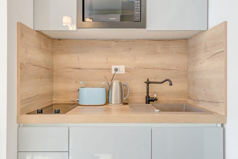 Royal Studio | Private kitchenette | Fridge, electric kettle