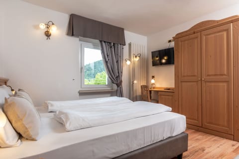 Comfort Double Room | Minibar, in-room safe, free WiFi, bed sheets