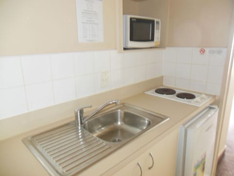 One Bedroom Apartment | Private kitchenette | Fridge, microwave, electric kettle