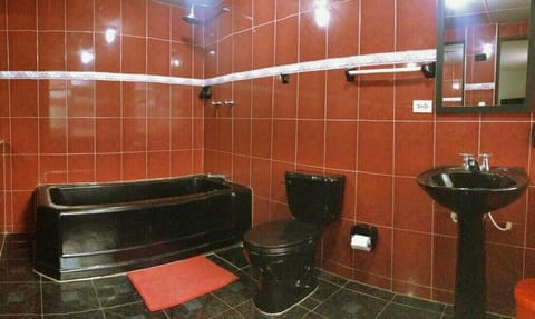 Double Room | Bathroom | Shower, towels