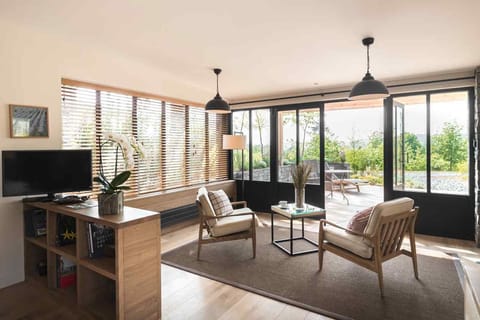 Hypo-allergenic bedding, in-room safe, individually decorated