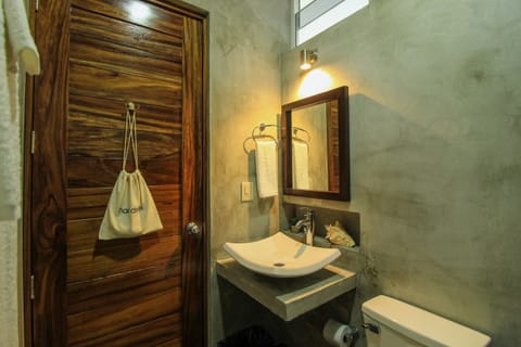 Comfort Room, 1 Queen Bed | Bathroom | Shower, rainfall showerhead, hair dryer, towels