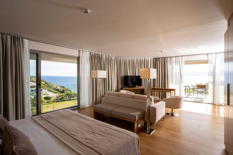 Exclusive Suite, 1 Double Bed, Balcony, Sea View | Hypo-allergenic bedding, minibar, in-room safe, laptop workspace